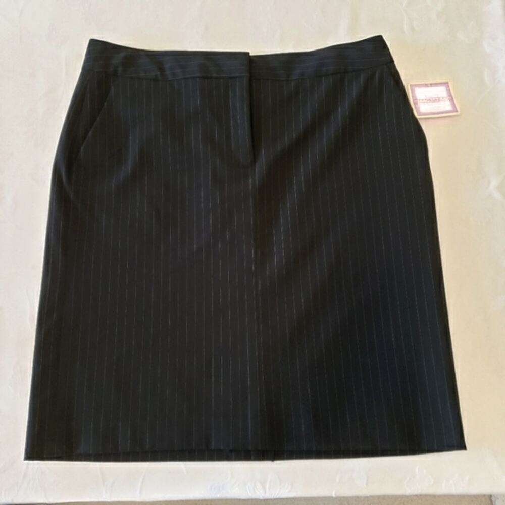 ISAAC MIZRAHI for Target Black Pinstripe Skirt Size 12 NEW